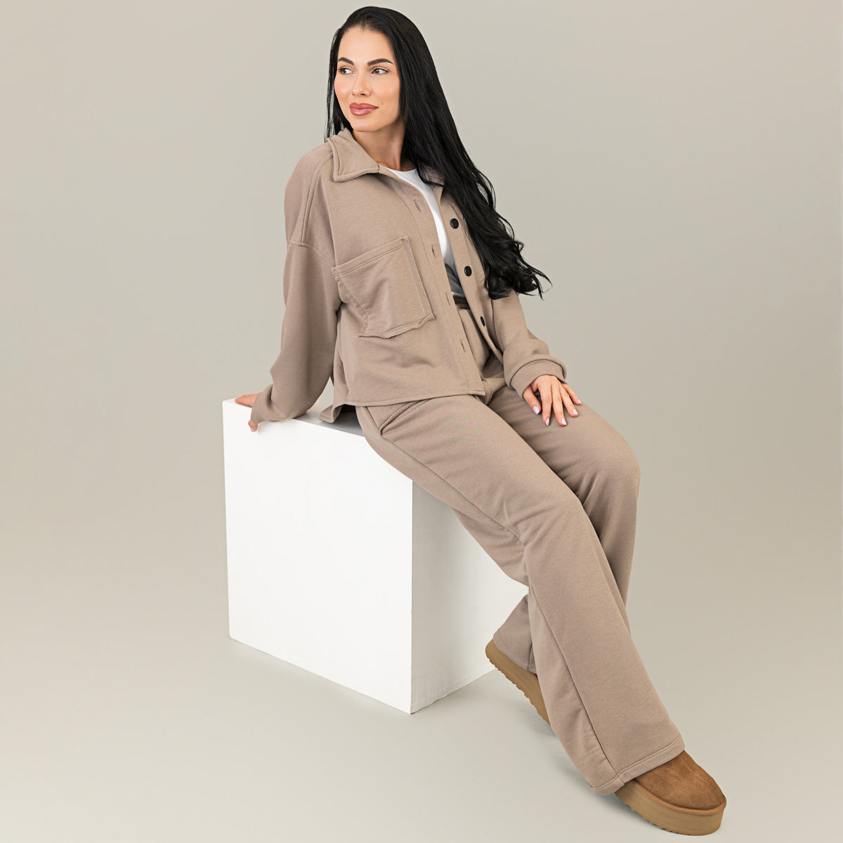 Trening dama cappuccino format din jacheta tip camasa si pantaloni largi