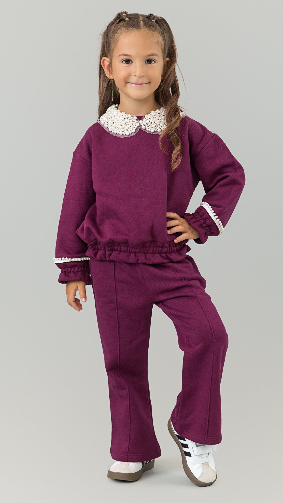 Trening fete burgundy cu guler si mansete accesorizate cu perle