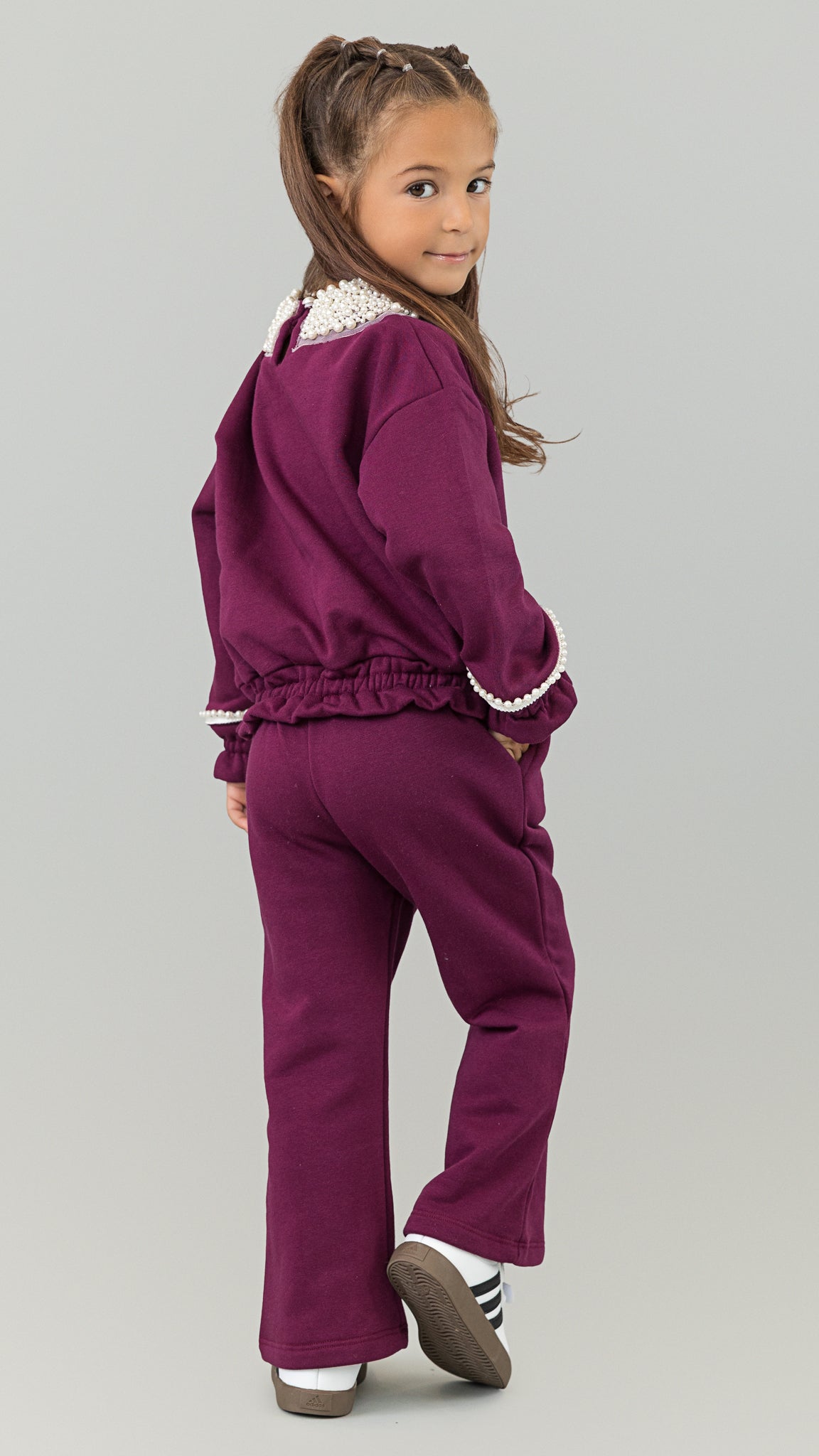Trening fete burgundy cu guler si mansete accesorizate cu perle