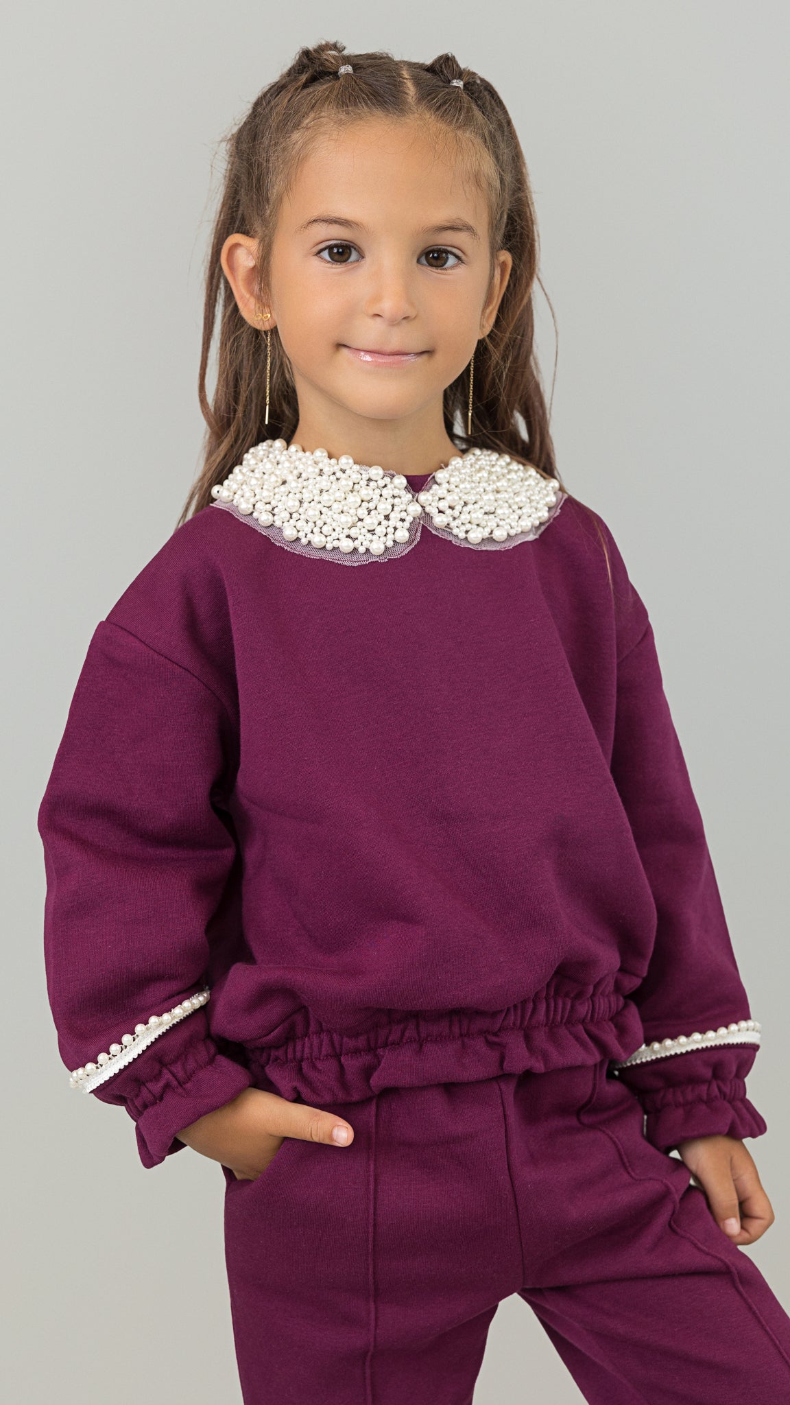 Trening fete burgundy cu guler si mansete accesorizate cu perle