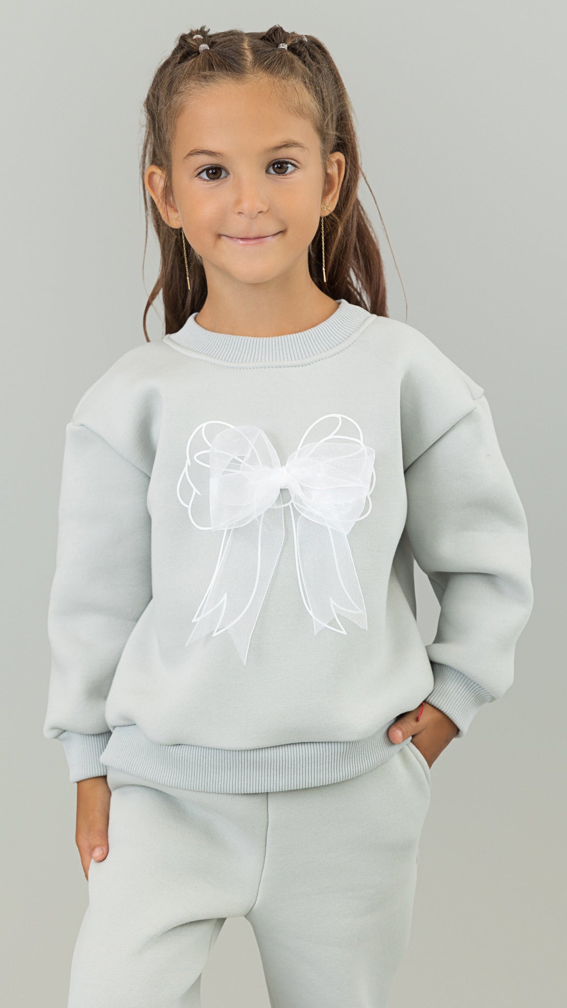 Trening fete gri cu funda din organza si detaliu corset la spate