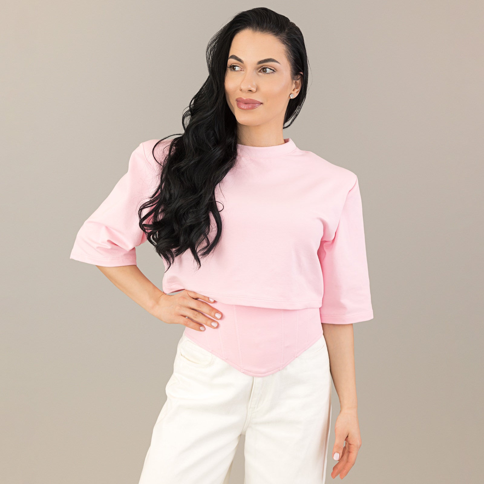Tricou roz crop top din bumbac premium cu corset si pernite la umeri