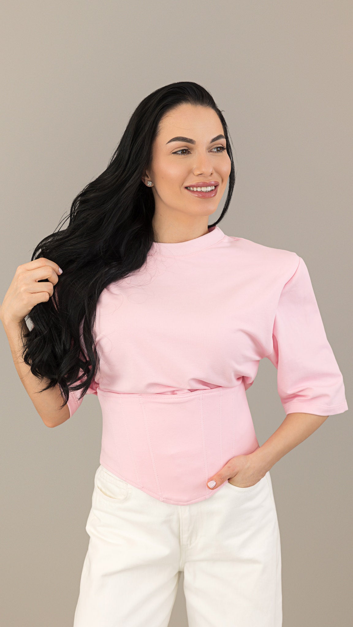 Tricou roz crop top din bumbac premium cu corset si pernite la umeri