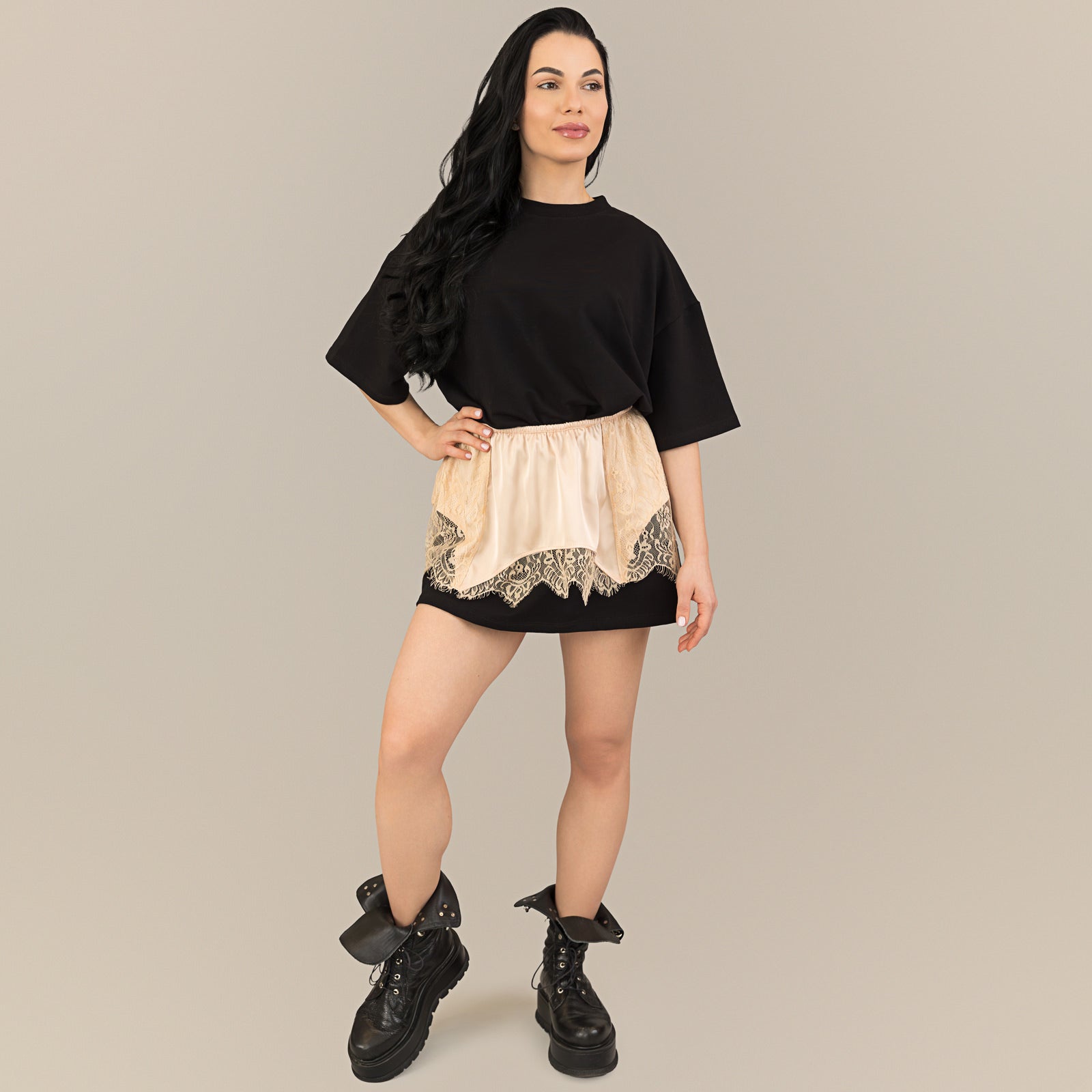 Tricou tip rochie negru cu brau din matase și dantela
