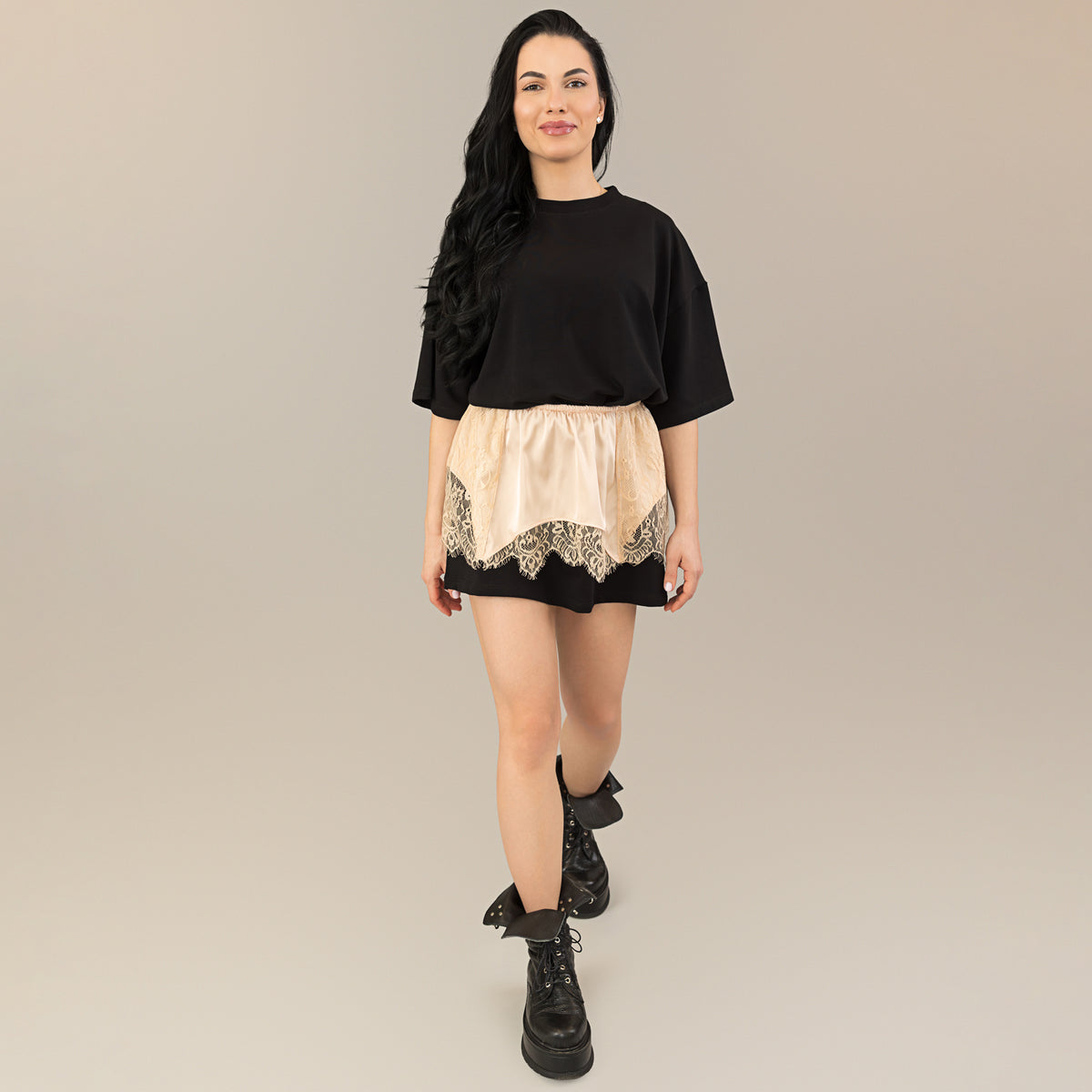 Tricou tip rochie negru cu brau din matase și dantela