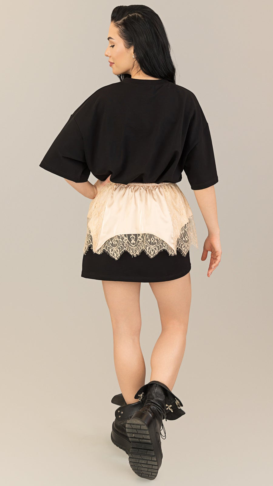 Tricou tip rochie negru cu brau din matase și dantela