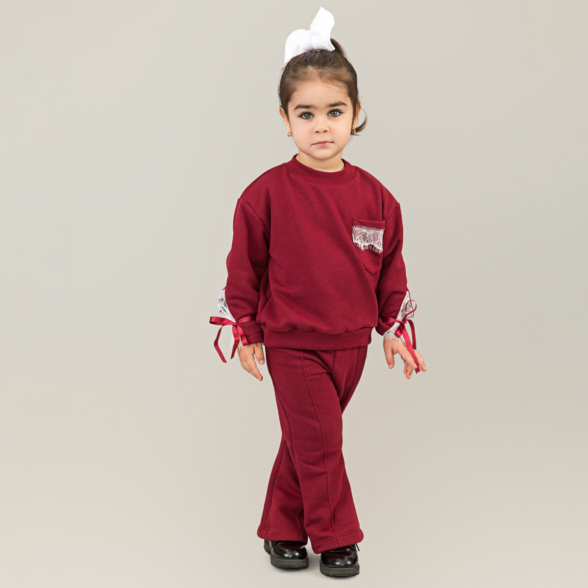 Trening fete burgundy cu detalii din dantela