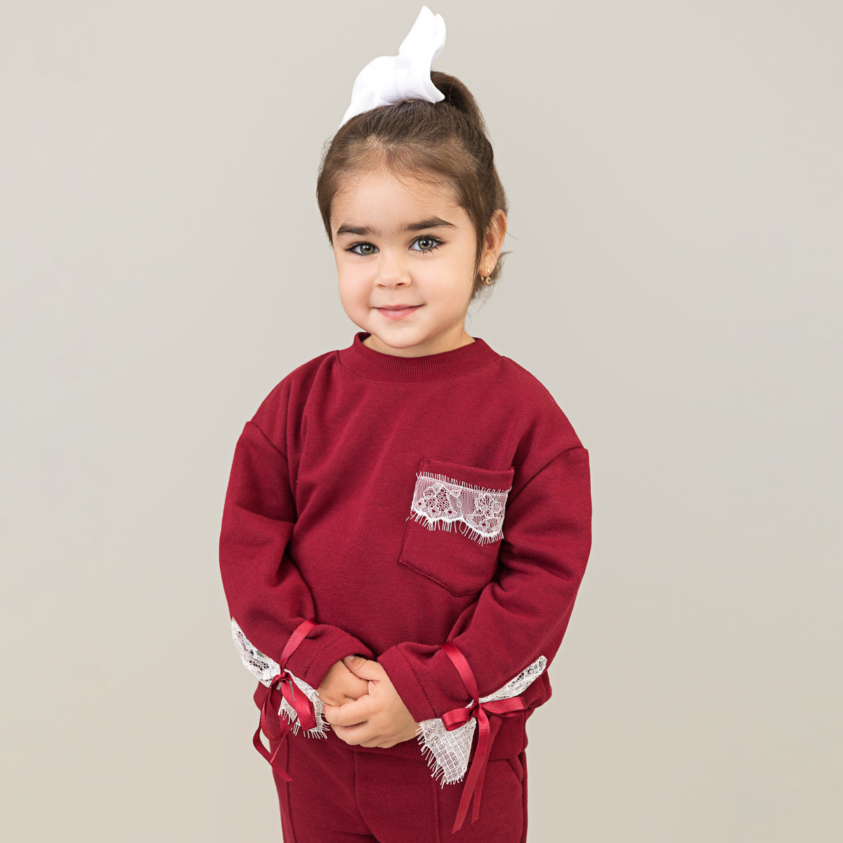 Trening fete burgundy cu detalii din dantela