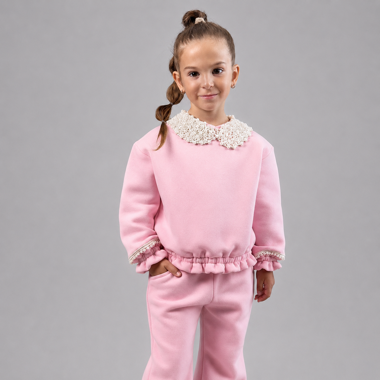 Trening fete roz cu guler si mansete accesorizate cu perle