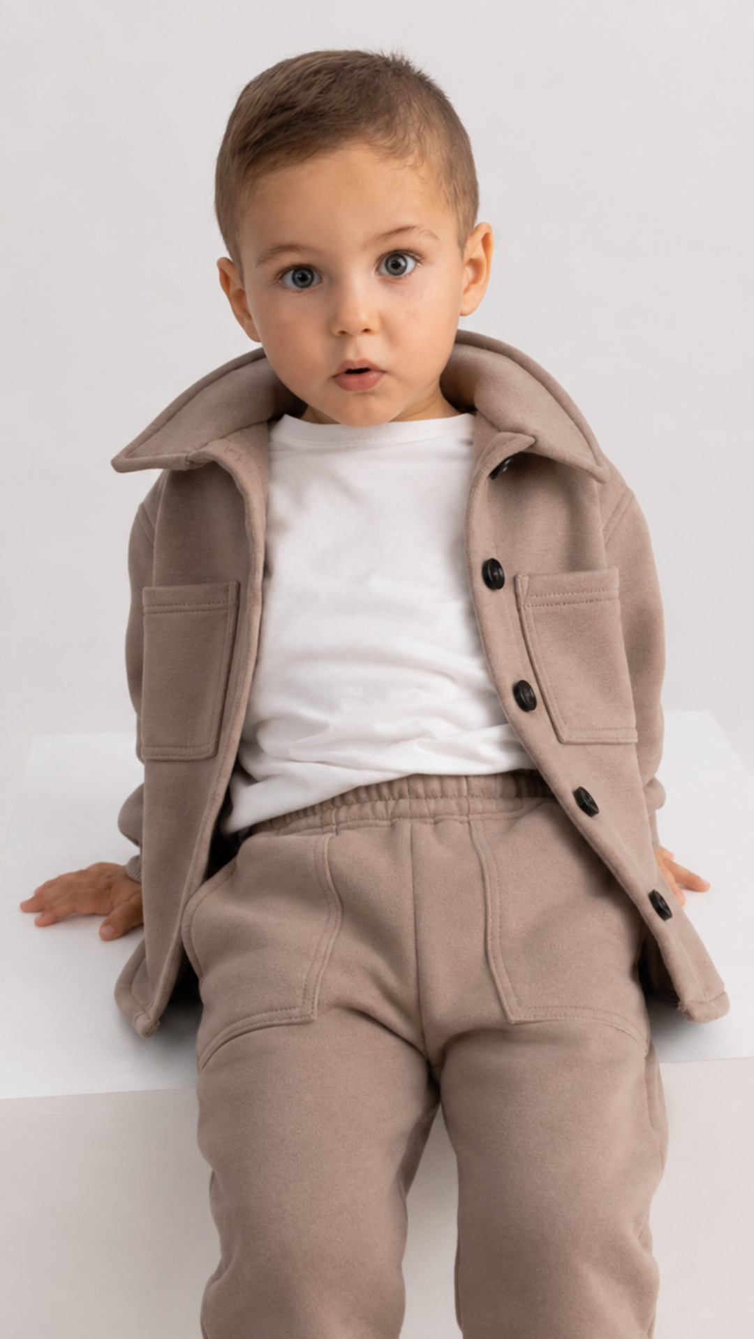 Trening baieti cappuccino format din jacheta tip camasa si pantaloni jogger