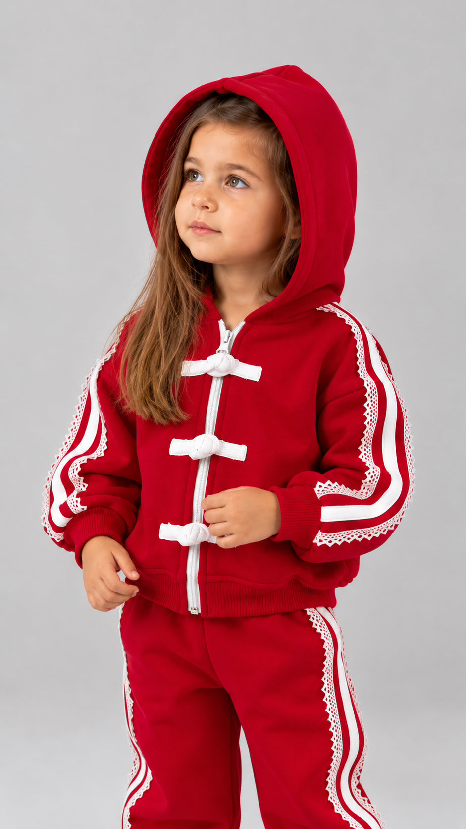 Trening fete rosu cu noduri decorative si dantela contrastanta