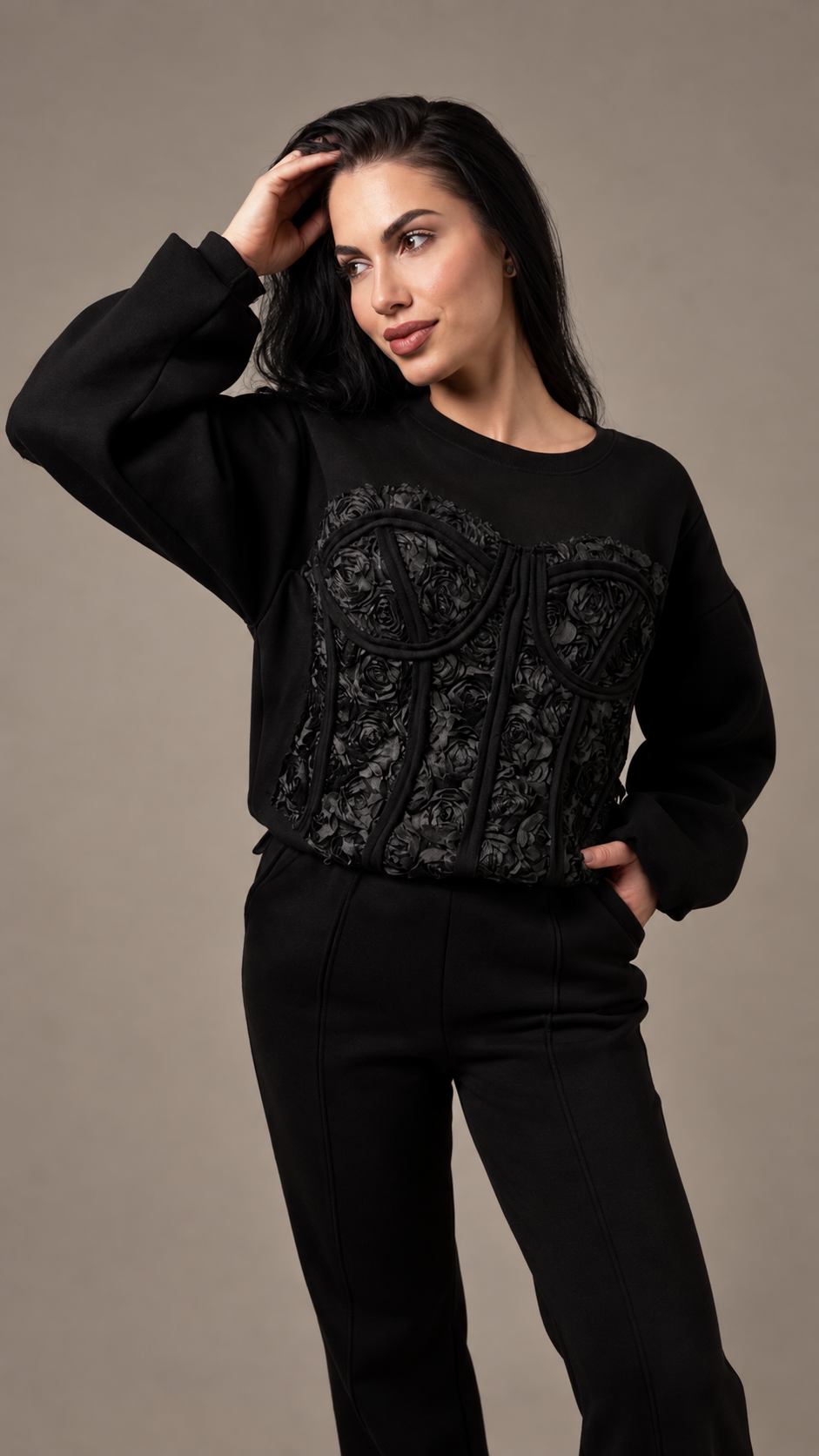 Trening dama negru cu aplicatie tip corset si trandafiri in relief