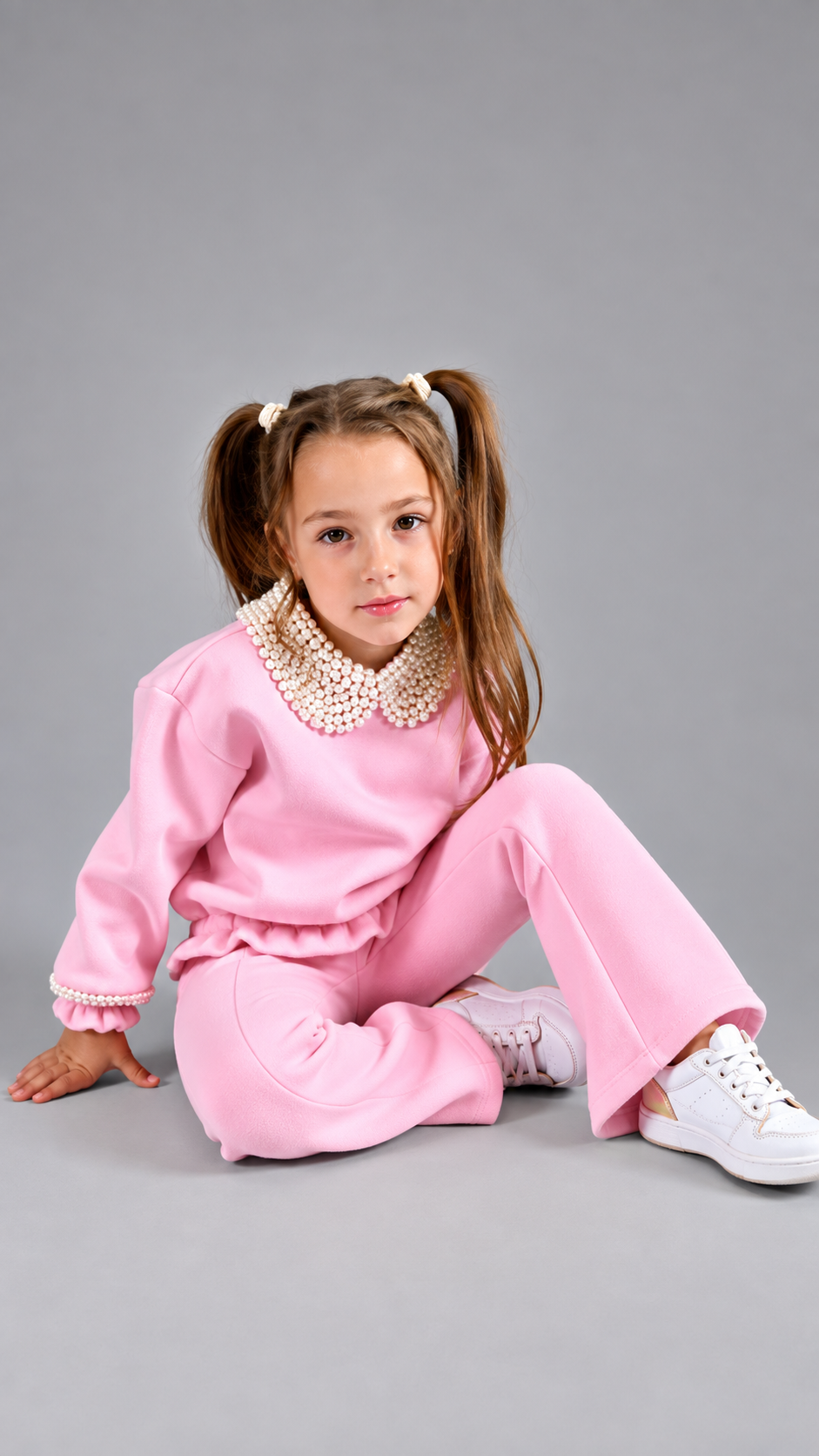 Trening fete roz cu guler si mansete accesorizate cu perle