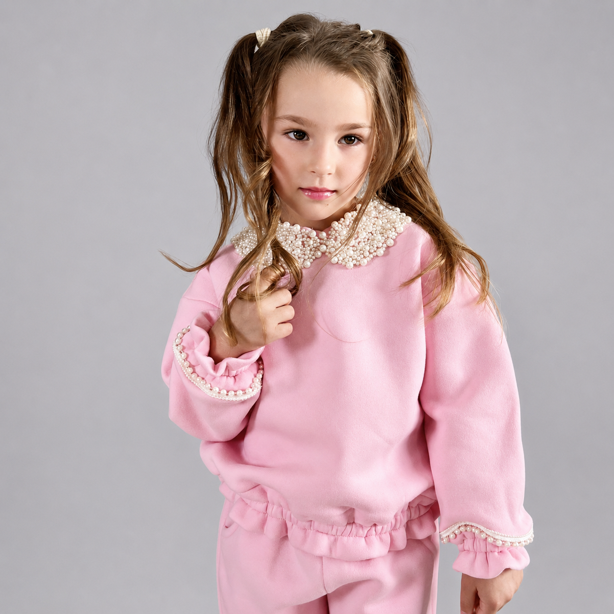 Trening fete roz cu guler si mansete accesorizate cu perle