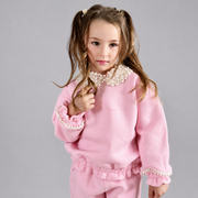 Trening fete roz cu guler si mansete accesorizate cu perle
