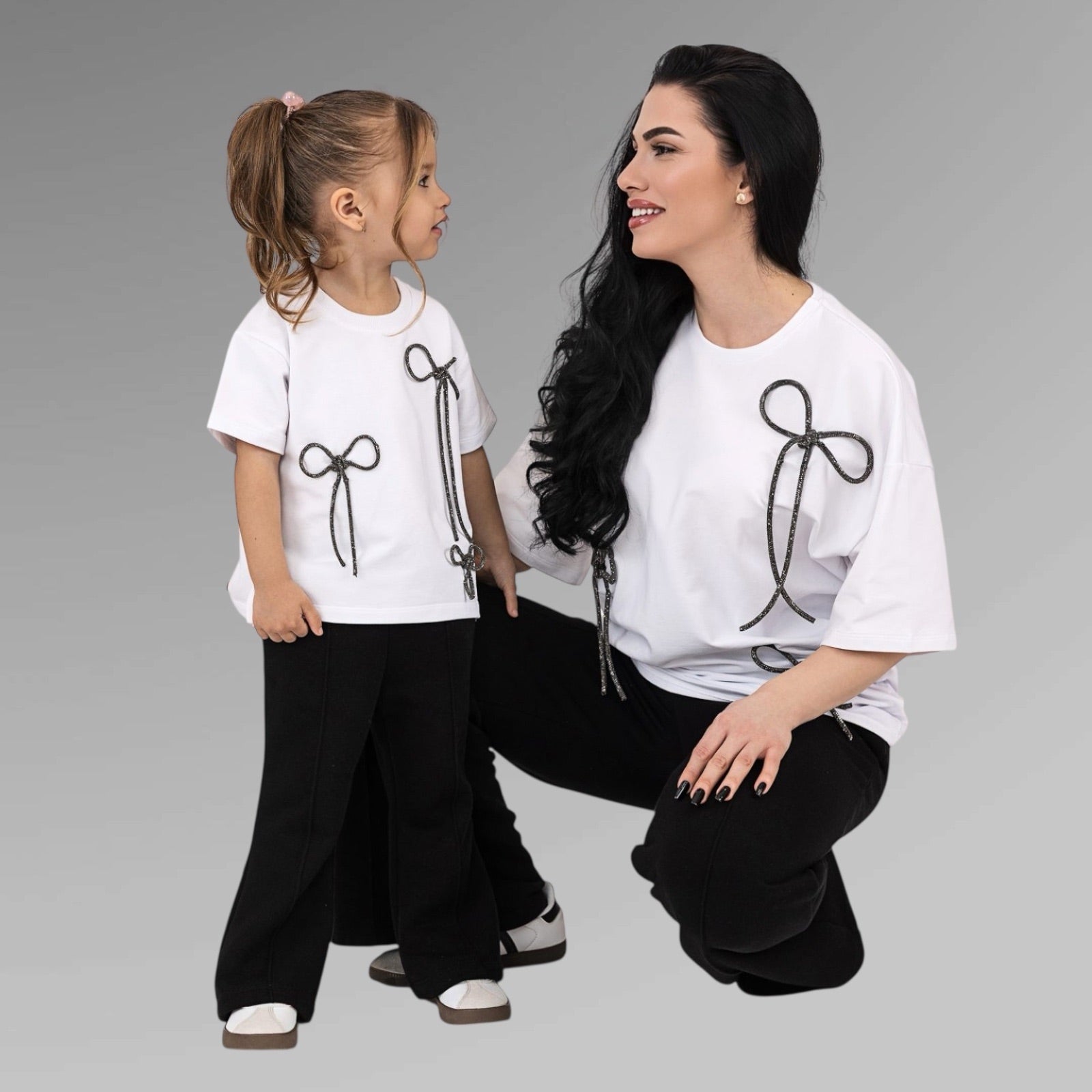 Set compleuri mama fiica alb-negru cu funde din strasuri