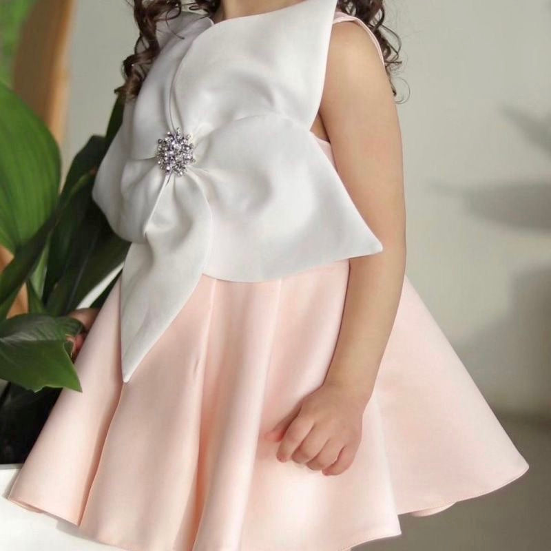 Rochie fete roz cu floare supradimensionata si cristale La Fleur