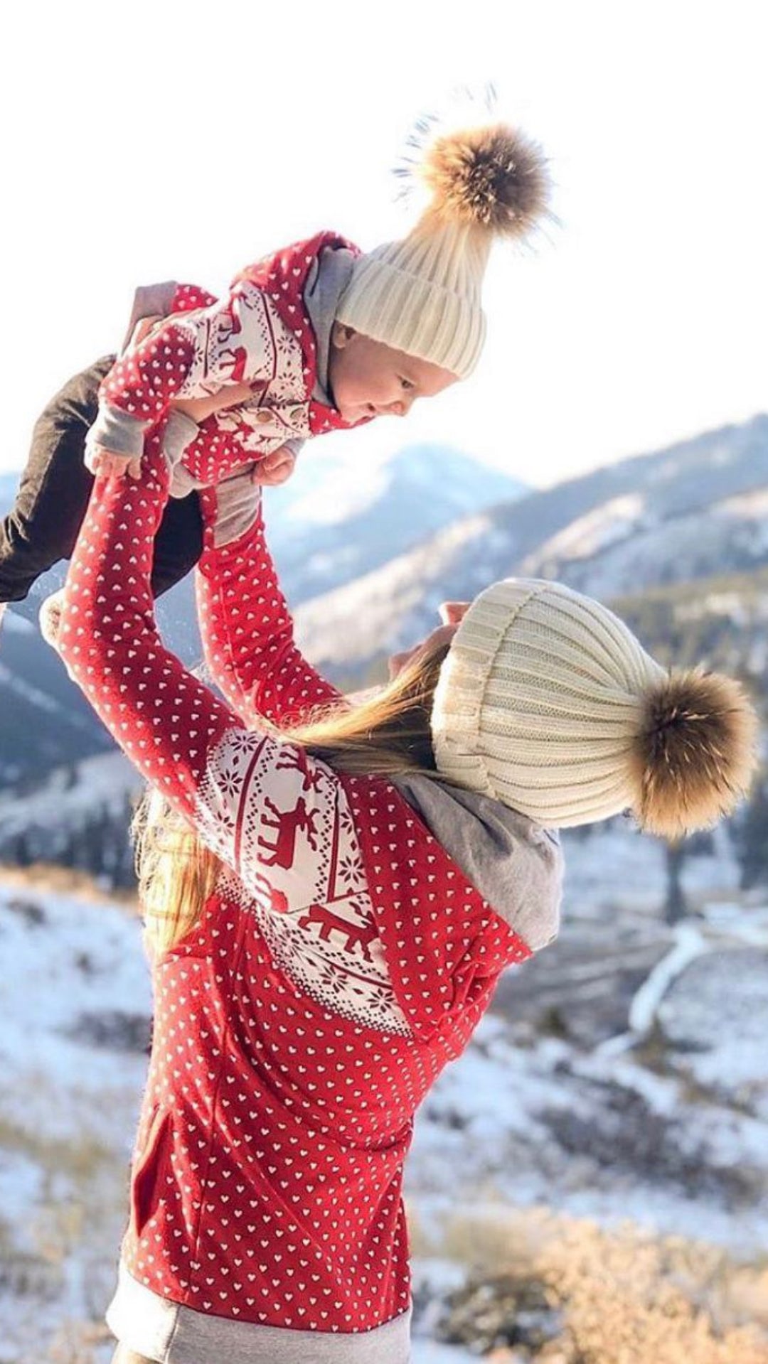 Set fesuri din tricot mama fiica cu mot blana naturala – Albe