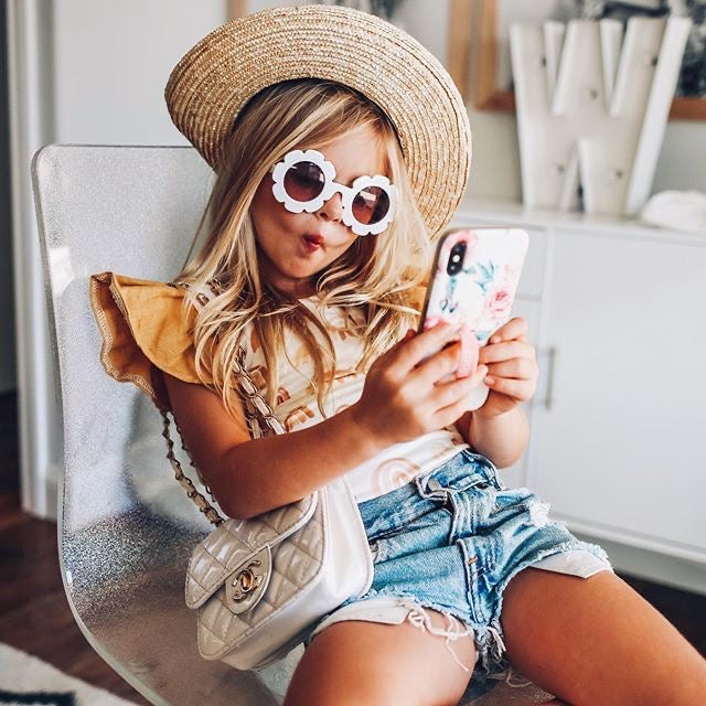 Ochelari de soare fete alb cu accesoriu funda supradimensionata