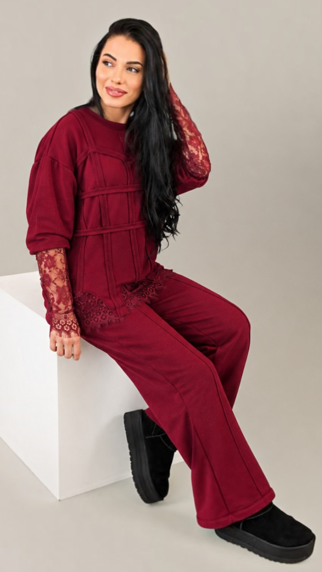 Trening dama burgundy cu bandaje tip corset si dantela chantilly