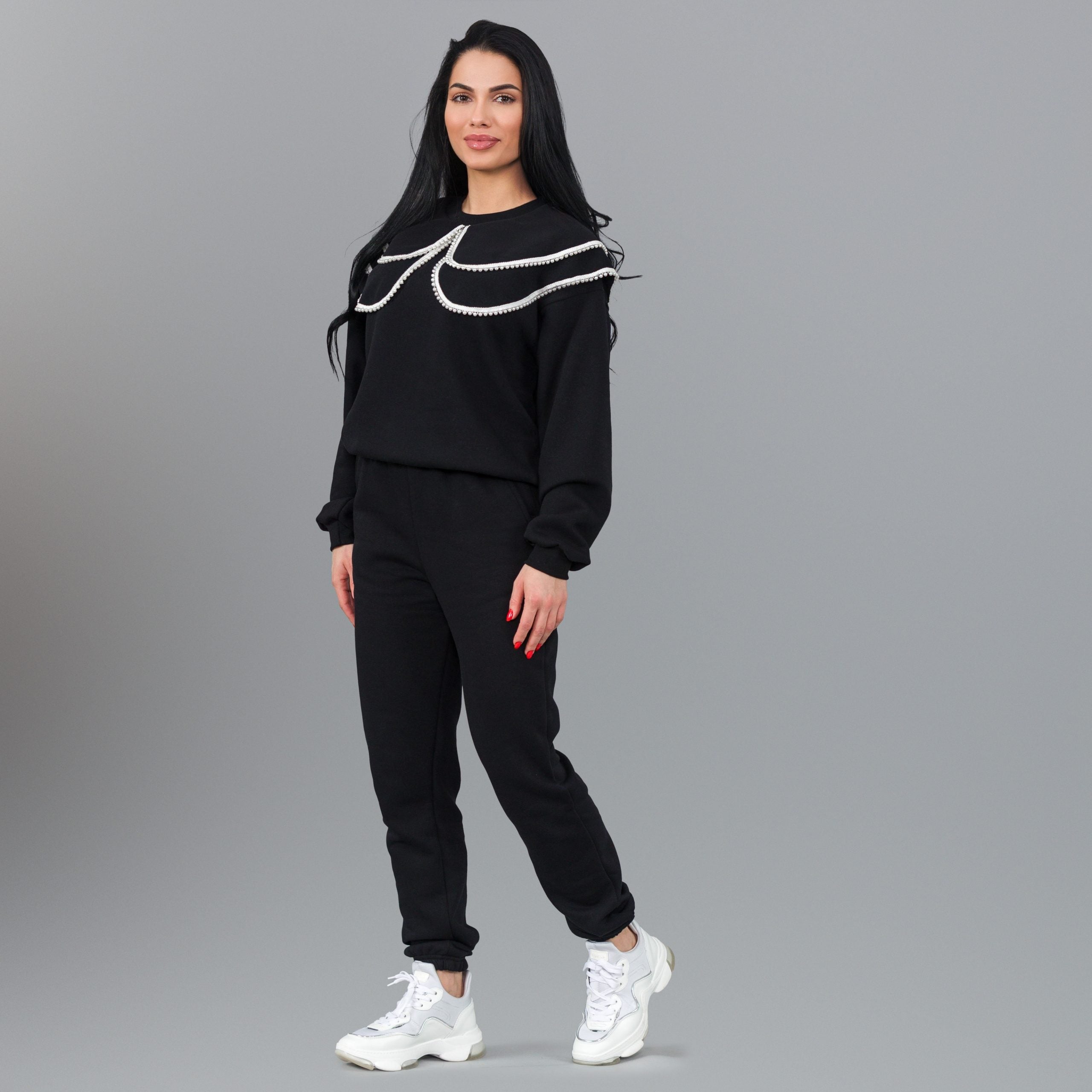 Trening dama negru cu guler cu perle