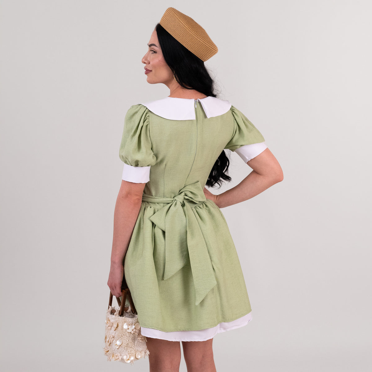Rochie dama baby doll verde pastel din in cu guler alb si maneci bufante