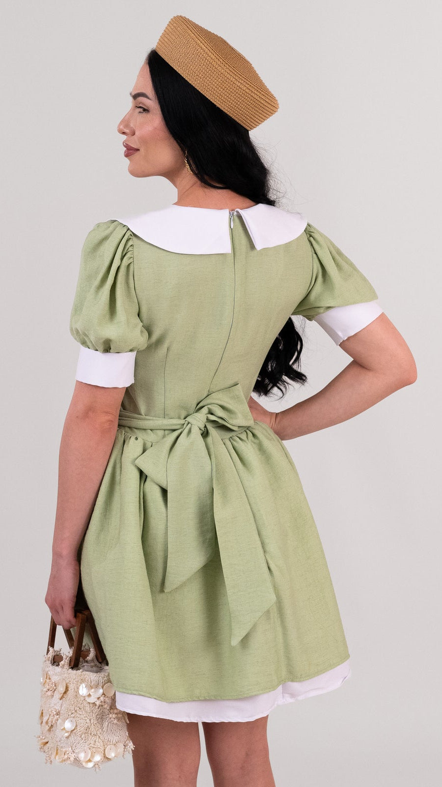 Rochie dama baby doll verde pastel din in cu guler alb si maneci bufante
