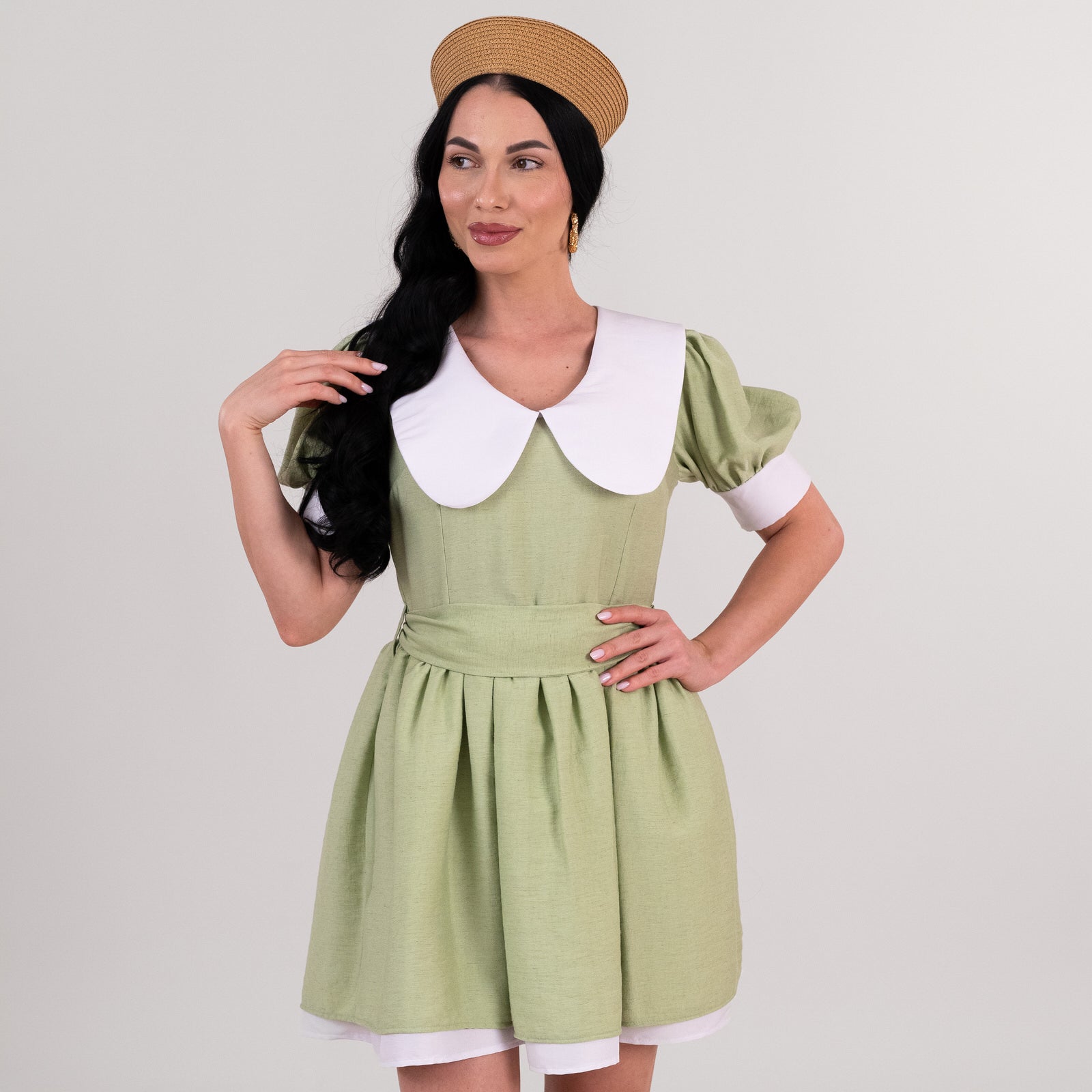 Rochie dama baby doll verde pastel din in cu guler alb si maneci bufante