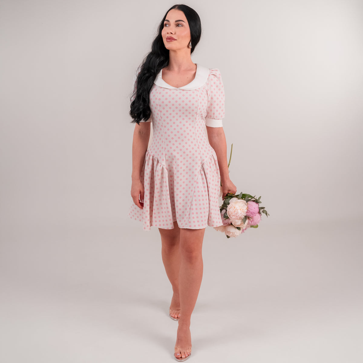 Set rochii mama fiica  mini cu buline roz, guler alb si falduri