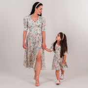 Set rochii mama fiica midi cu imprimeu floral bleu