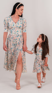 Set rochii mama fiica midi cu imprimeu floral bleu