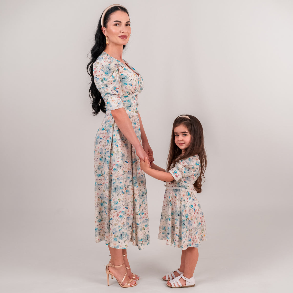 Set rochii mama fiica midi cu imprimeu floral bleu