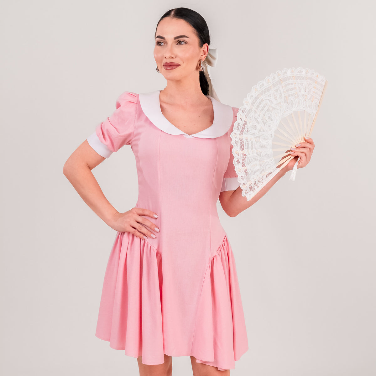 Rochie dama roz din in cu guler alb si falduri