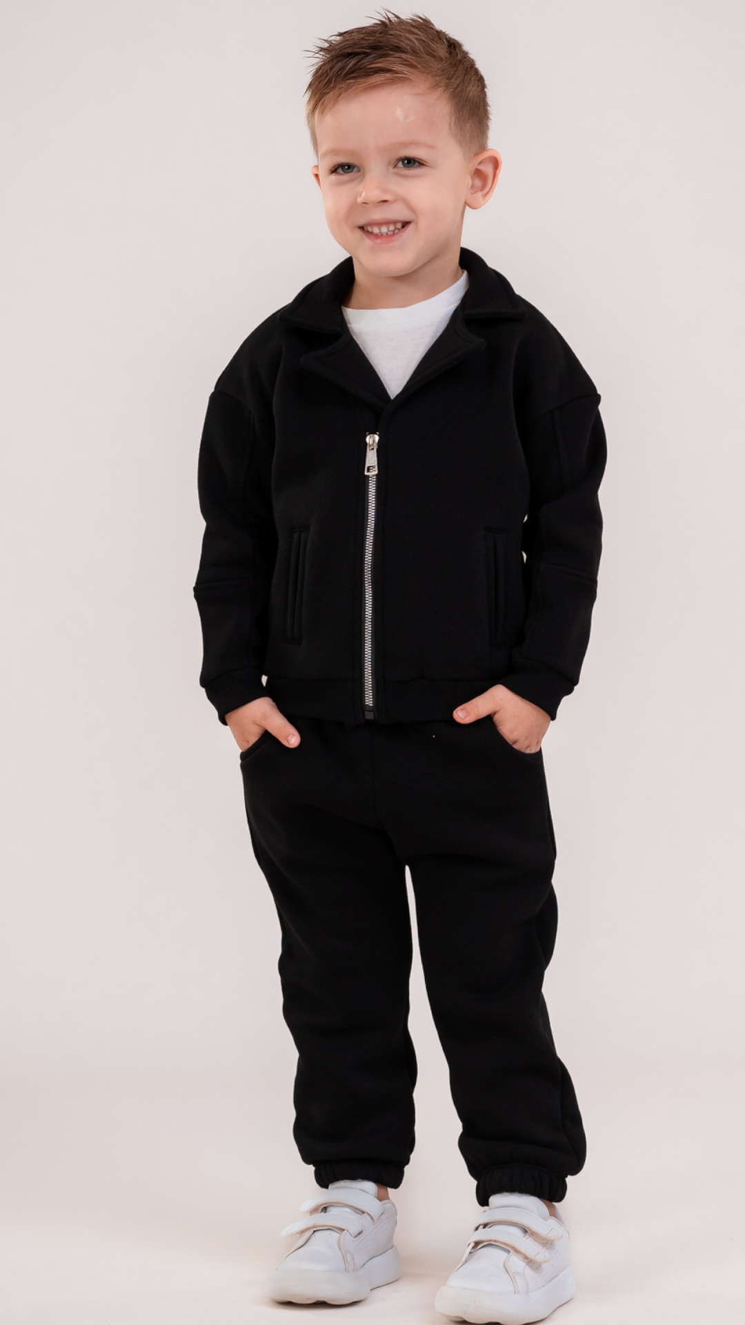 Trening baieti negru format din jacheta cu fermoar si pantaloni jogger