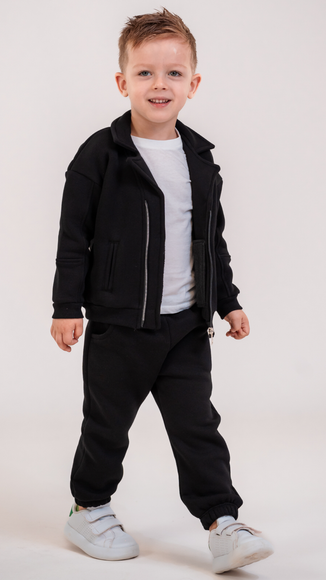Trening baieti negru format din jacheta cu fermoar si pantaloni jogger