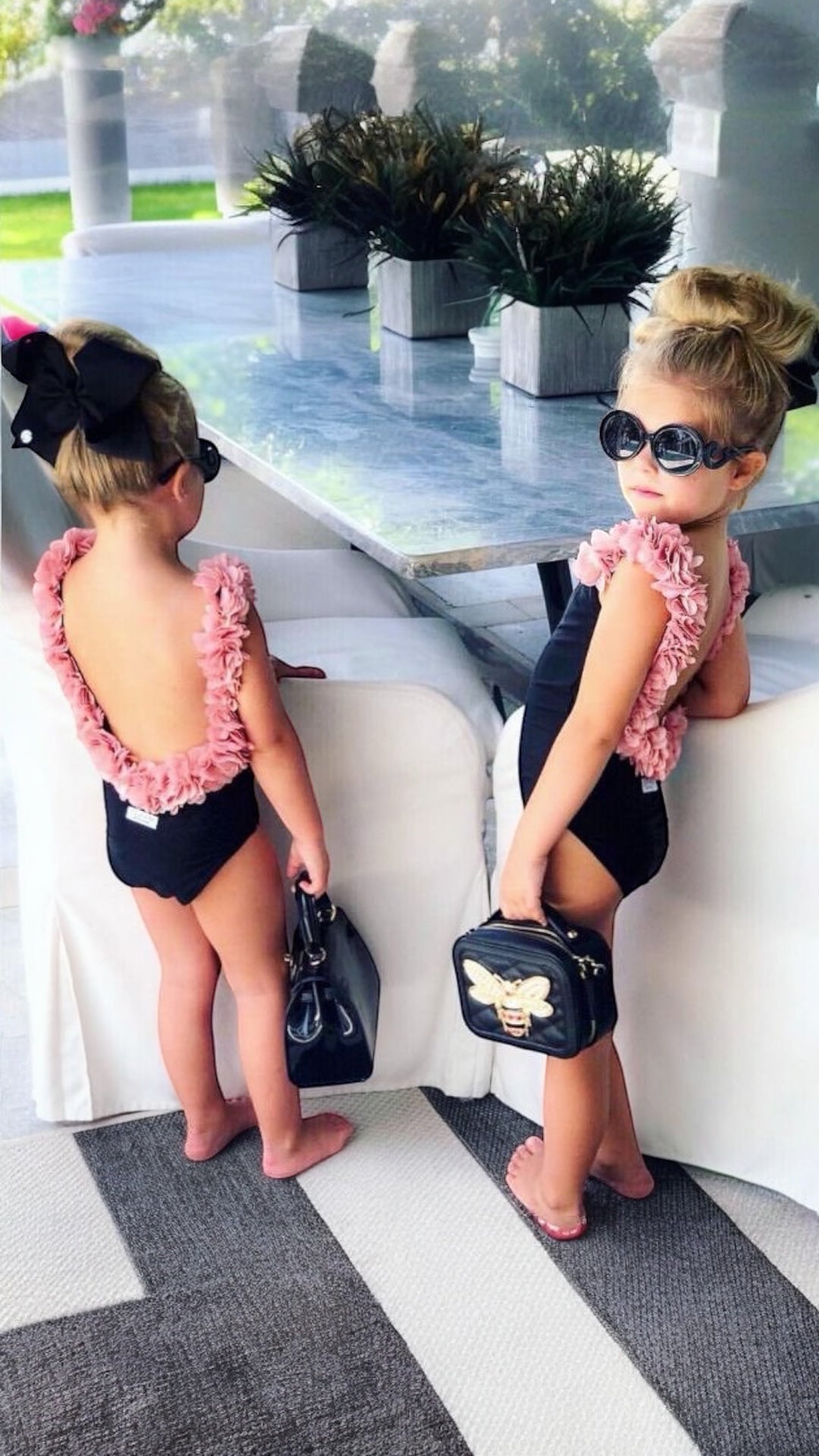 Costum de baie fete negru cu flori aplicate