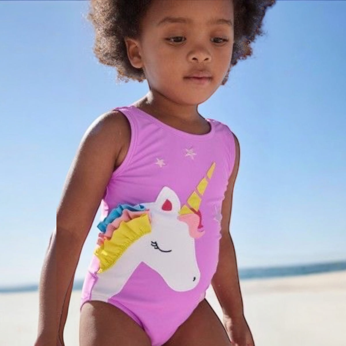 Costum de baie fete cu imprimeu unicorn si aplicatie din volane