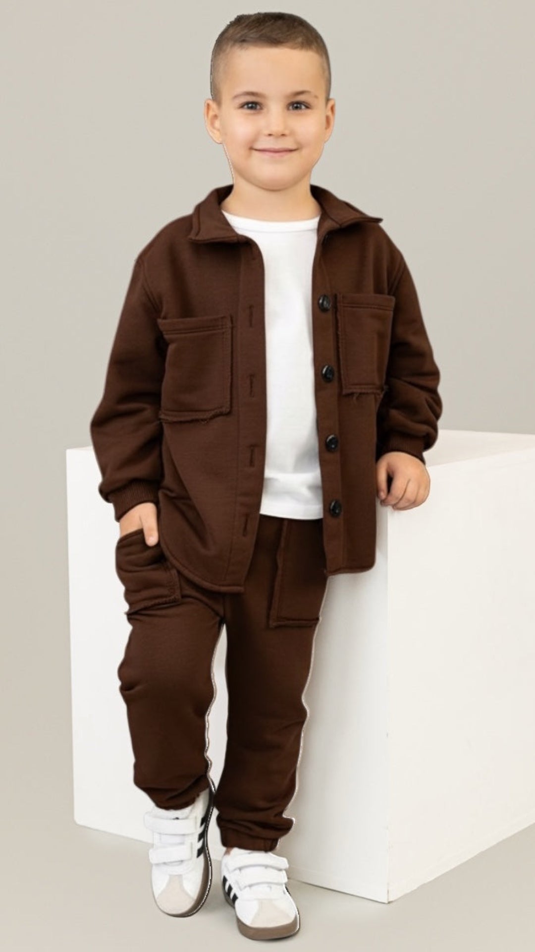 Trening copii maro ciocolata format din jacheta tip camasa si pantaloni jogger