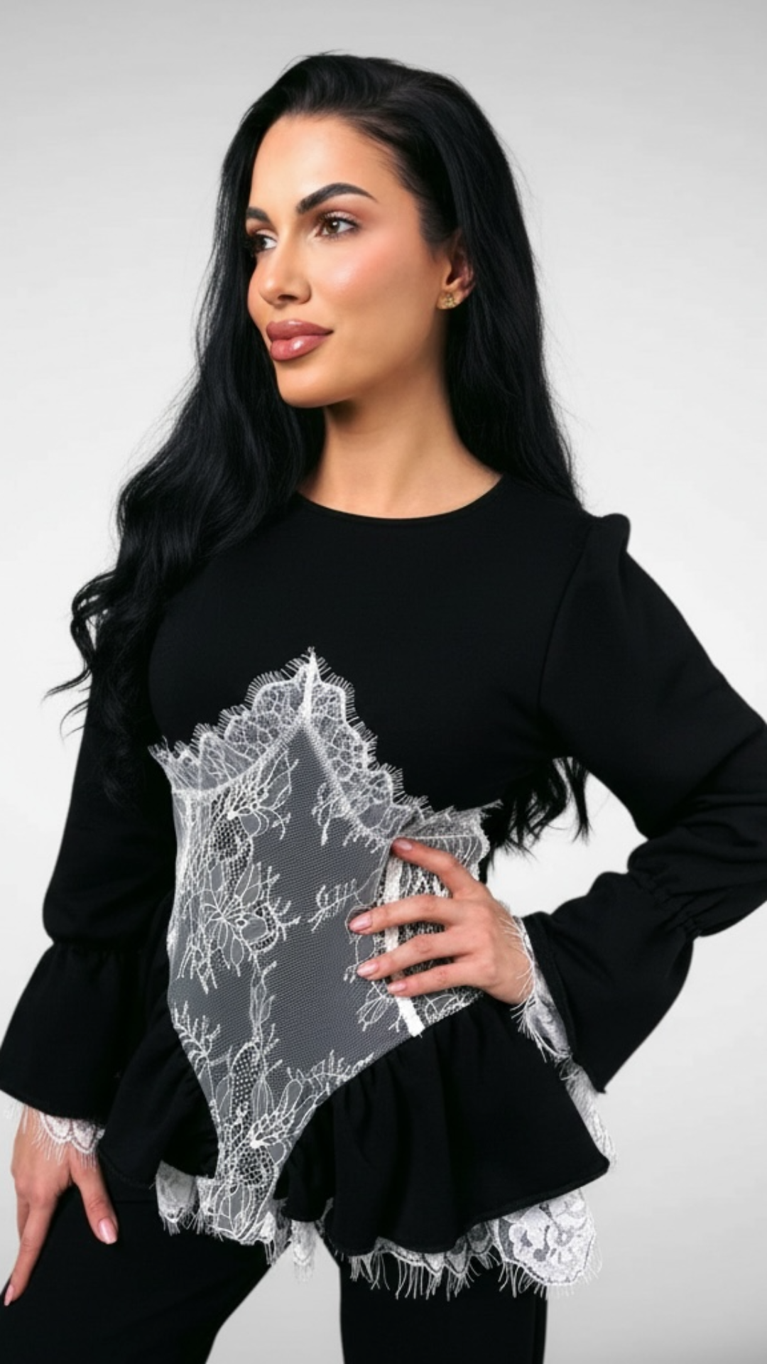 Compleu dama negru cu detalii corset si volane din dantela chantilly