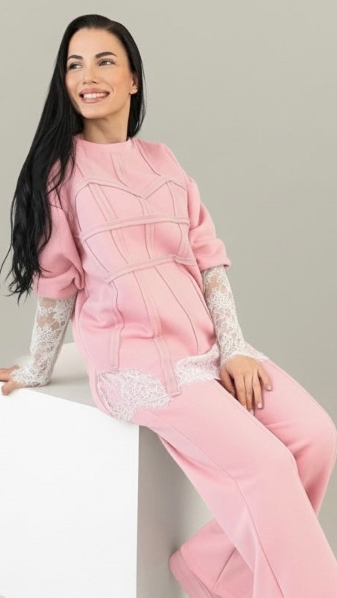 Trening dama roz cu bandaje tip corset si dantela chantilly