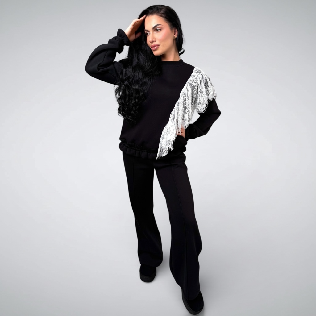 Compleu dama negru cu volan lateral din dantela chantilly si spatele decupat
