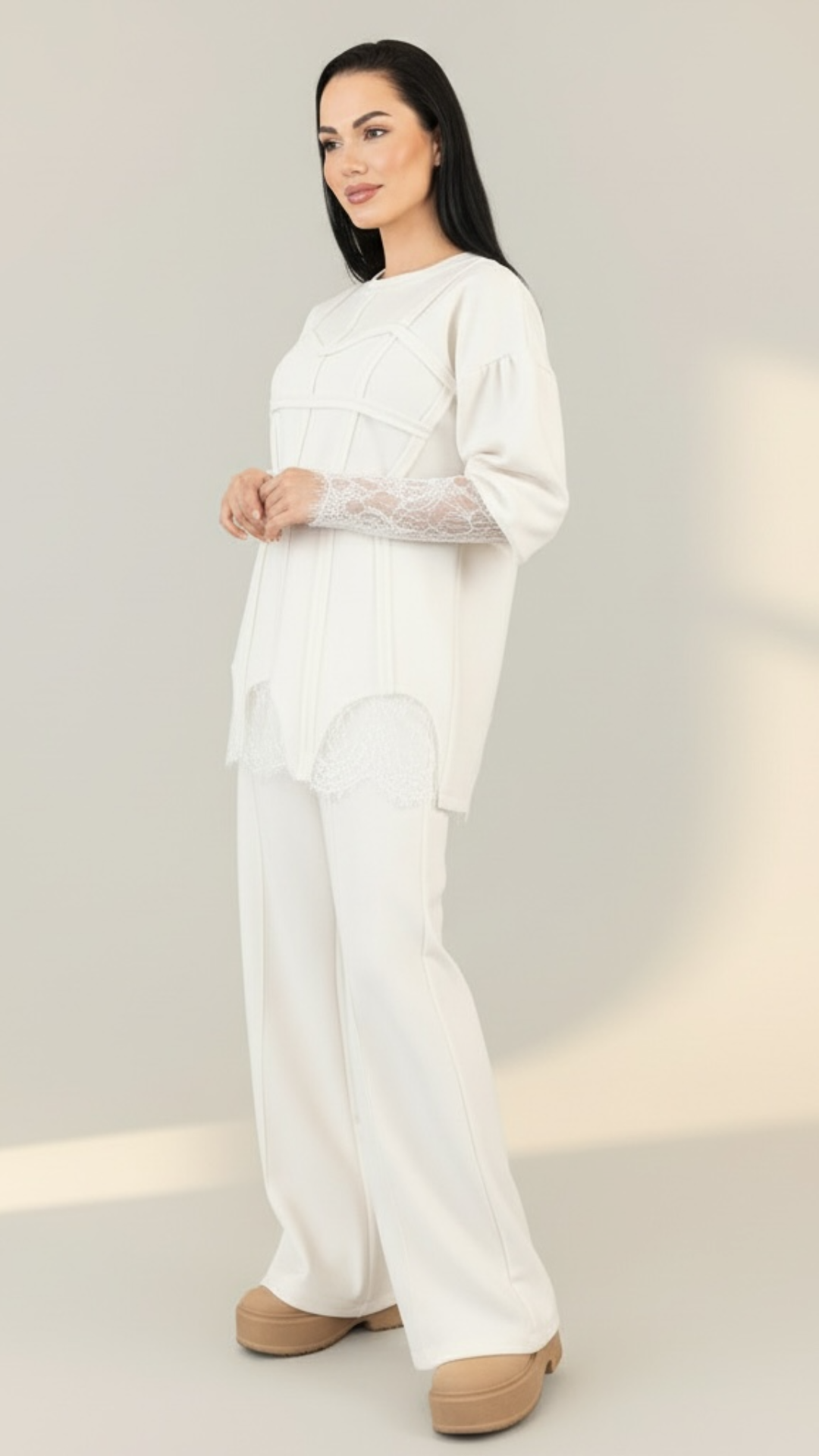 Trening dama off white cu bandaje tip corset si dantela chantilly