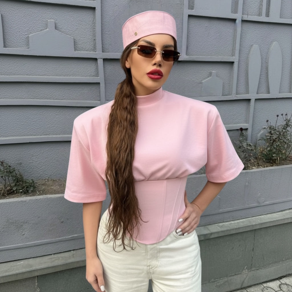 Tricou roz crop top din bumbac premium cu corset si pernite la umeri