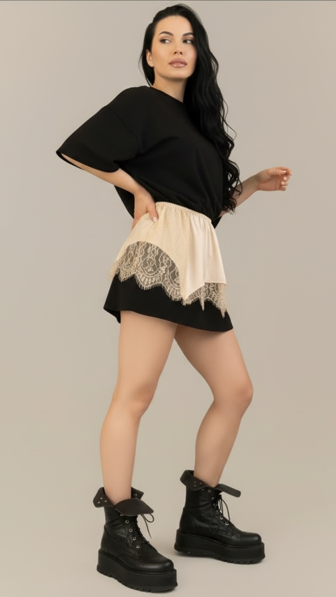 Tricou tip rochie negru cu brau din matase și dantela