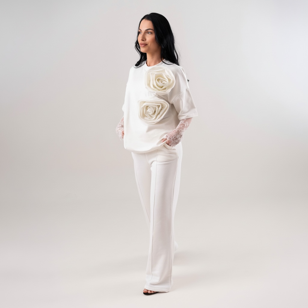 Compleu dama off white cu flori aplicate si maneci din dantela chantilly detasabile