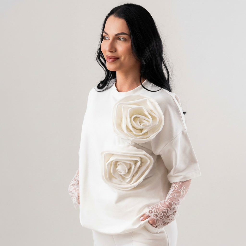 Compleu dama off white cu flori aplicate si maneci din dantela chantilly detasabile