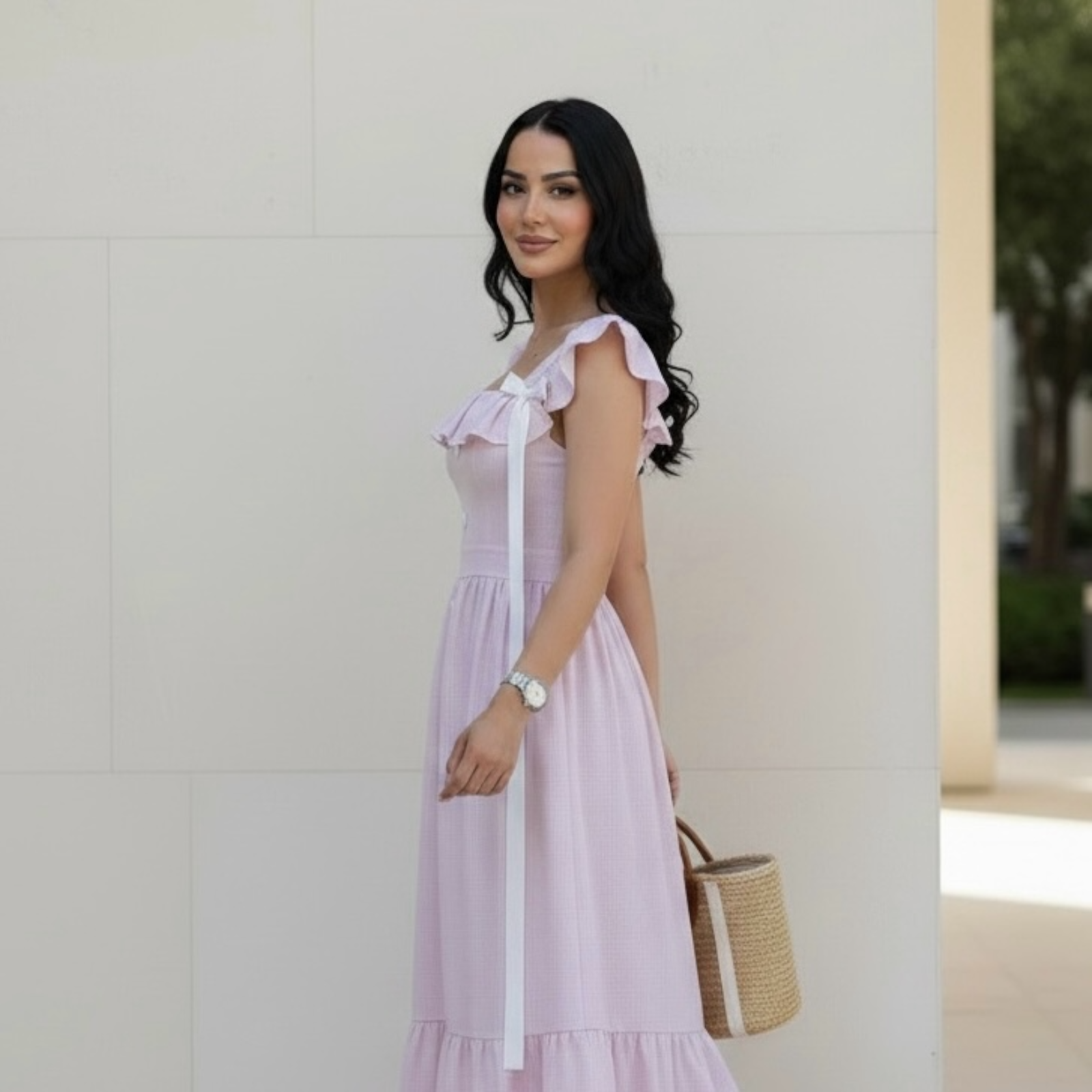 Rochie dama roz cu volane, nasturi decorativi si funde satinate