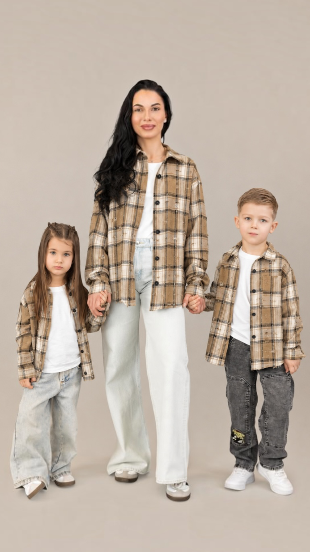 Set camasi mama copil in carouri crem-negru, oversize, cu perforatii fine
