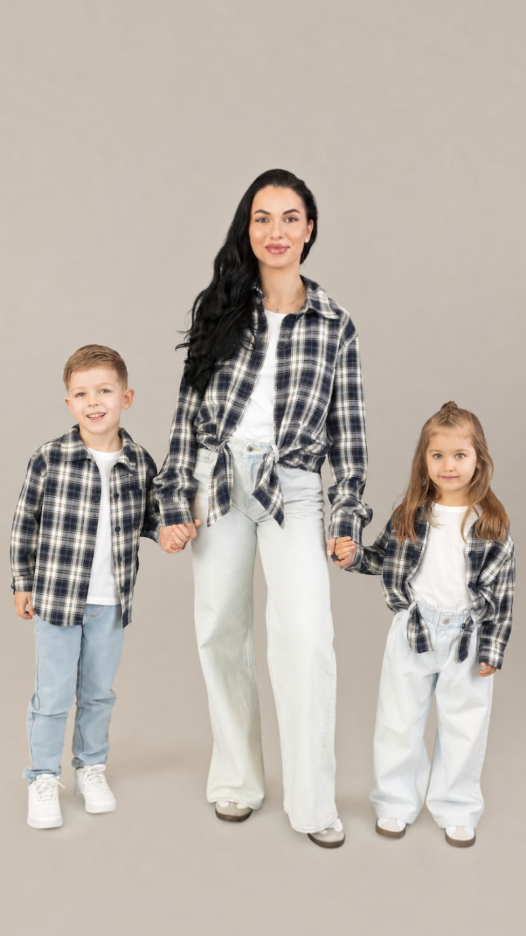 Set camasi mama copil in carouri bleumarin-crem, oversize