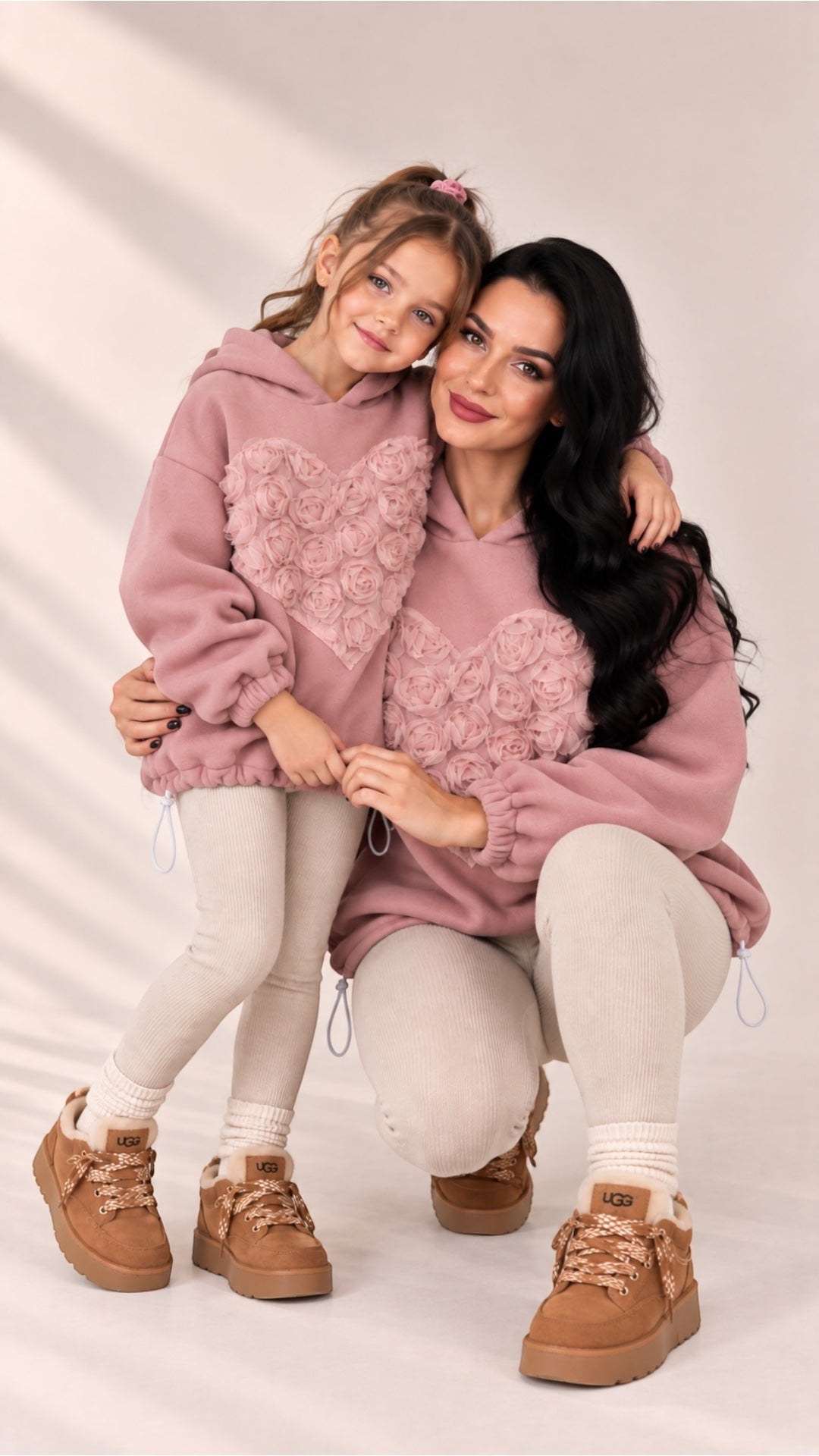Set hanorace roz pudra cu aplicatie de trandafiri din organza